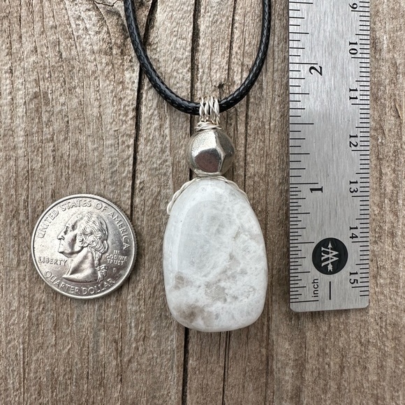 Rainbow Moonstone for Psychic Awareness, Lucid Dreaming and Protection. - Picture 2 of 8